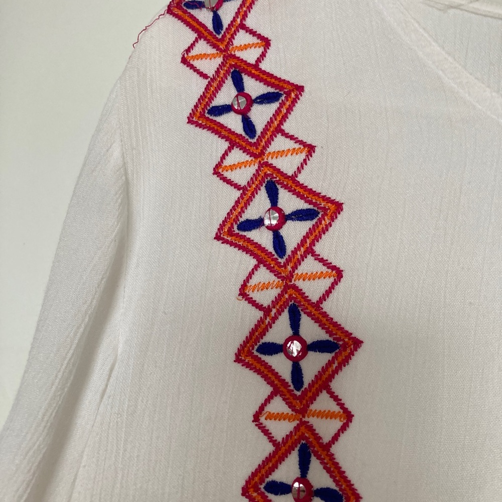 A. F. Fashion white gauze dress size large with some geometric decor. - Picture 5 of 13